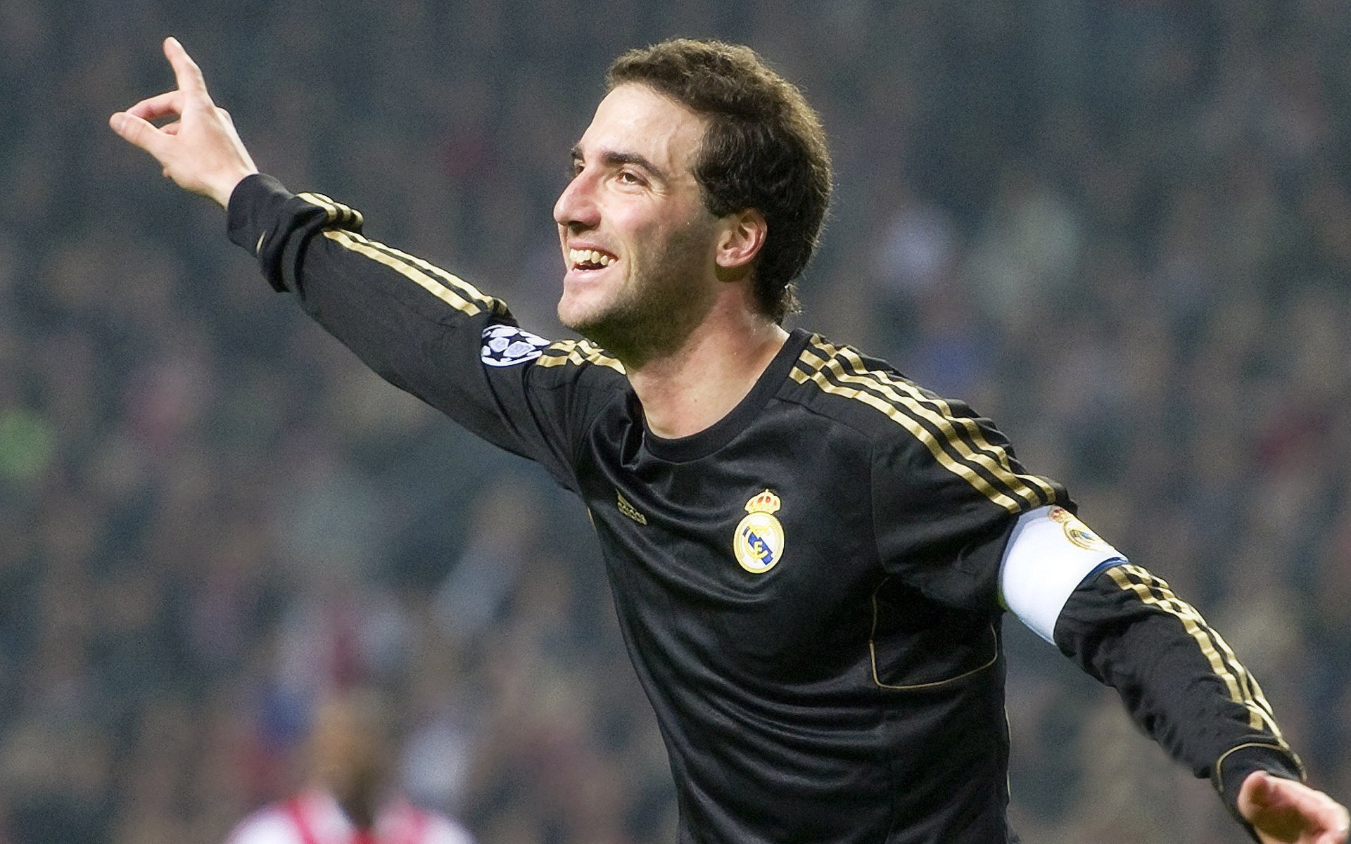 经典比赛瞬间,球员飒爽英姿,奏响胜利乐章,球场飒爽英姿